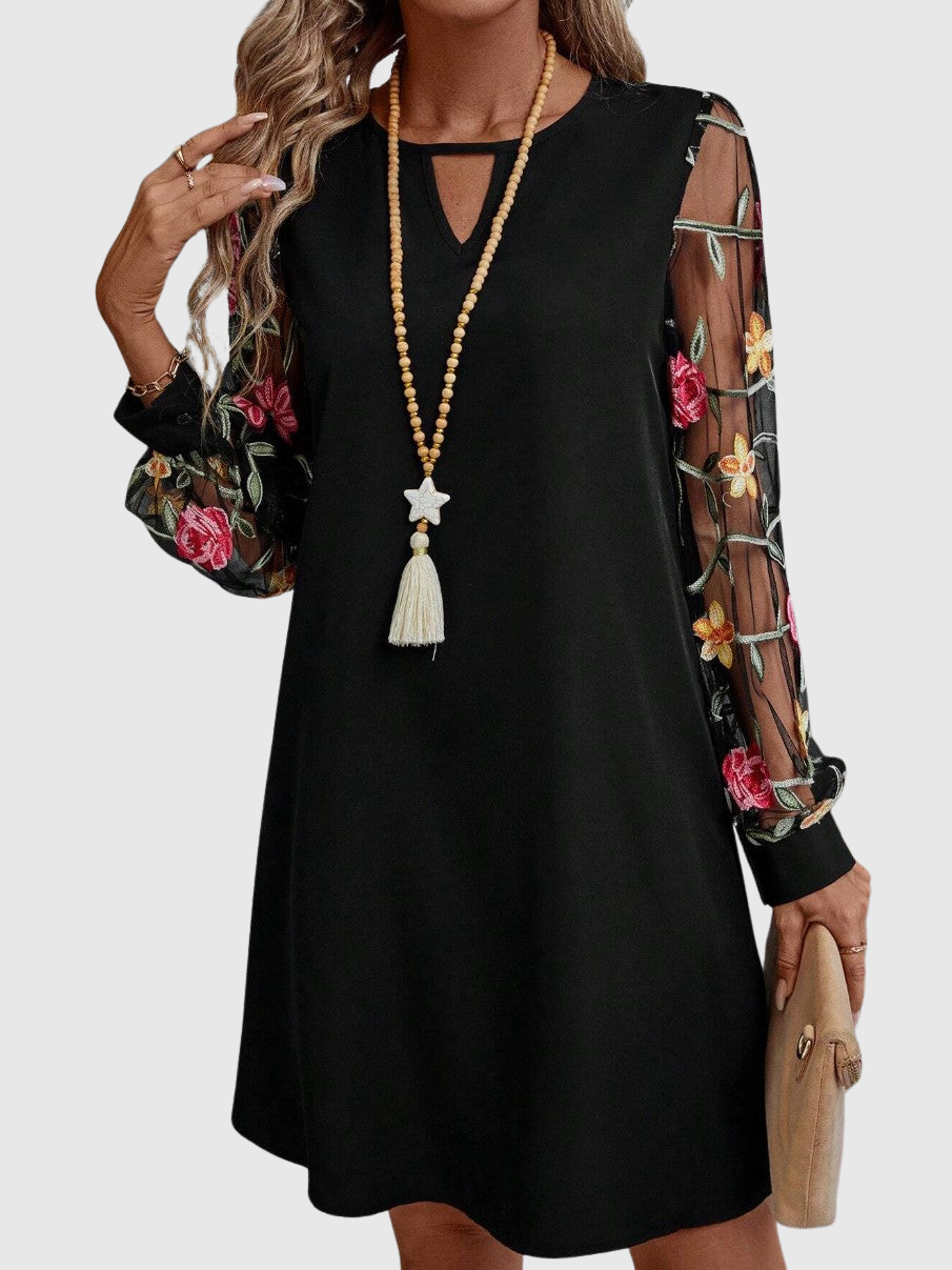 Edyta | Elegantná Šaty s Hlbokým Výstrihom a Efektnými Rukávmi