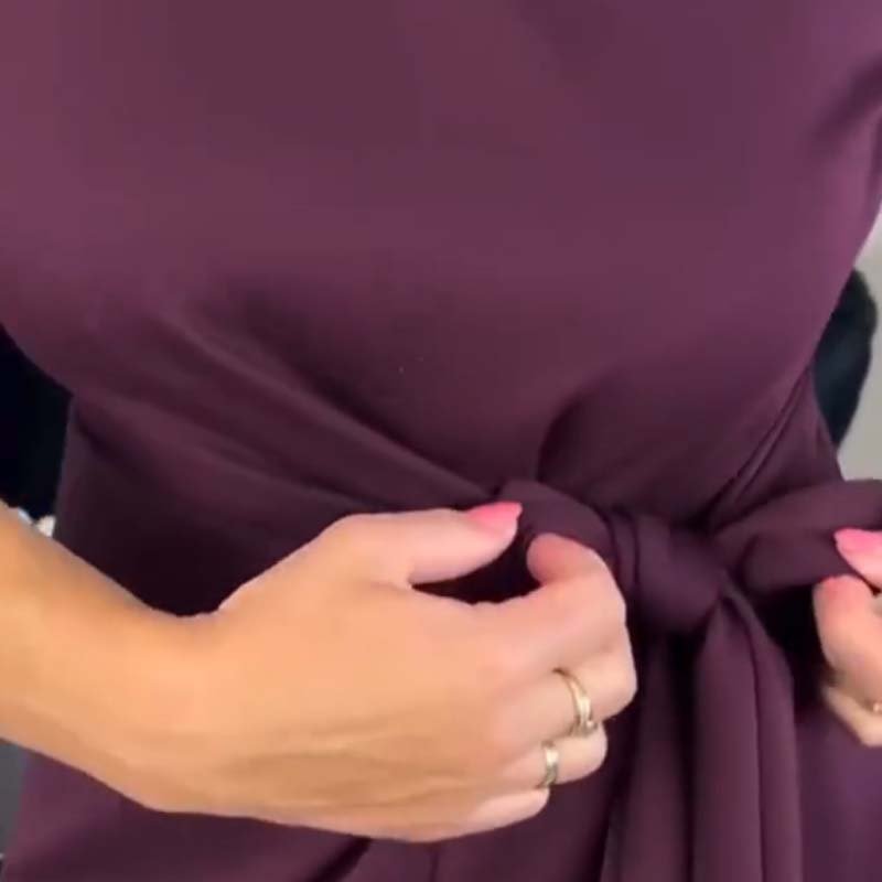 Alina™ | Elegantná Šaty s Viazaním a Jemným Rozparkom